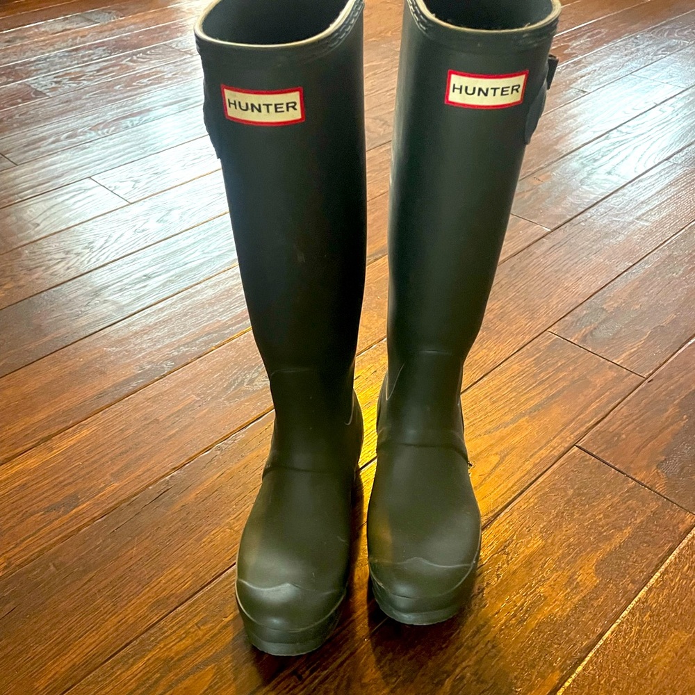 Hunter original tall boots  size 7 good condition.